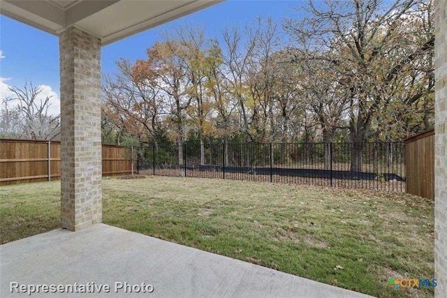 view of yard with a patio area