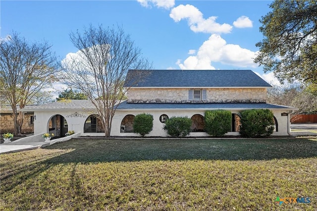 view of front of house with a front yard