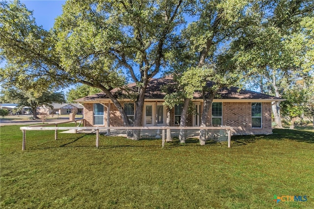 view of front of home featuring a front yard