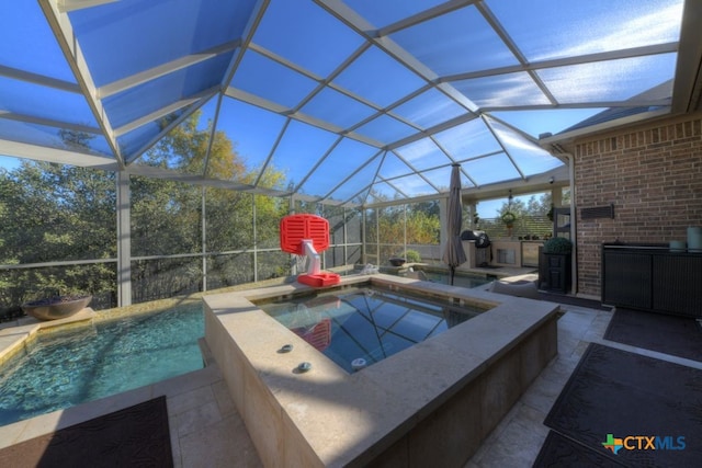 view of pool featuring exterior kitchen, an in ground hot tub, a lanai, and a patio