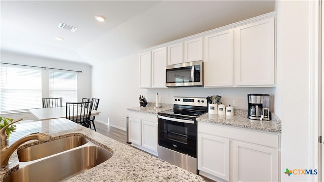 1519 Merritt St, Temple, TX 76504 - kitchen with stainless steel appliances, a sink, white cabinets, baseboards, and recessed lighting
