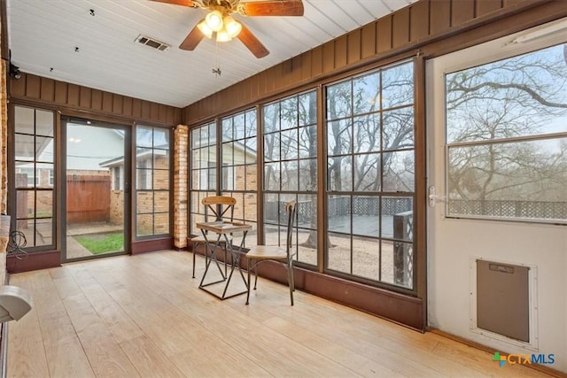 sunroom / solarium featuring ceiling fan