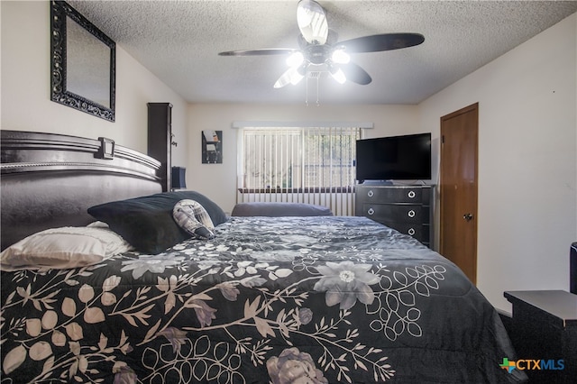 bedroom featuring ceiling fan and a textured ceiling