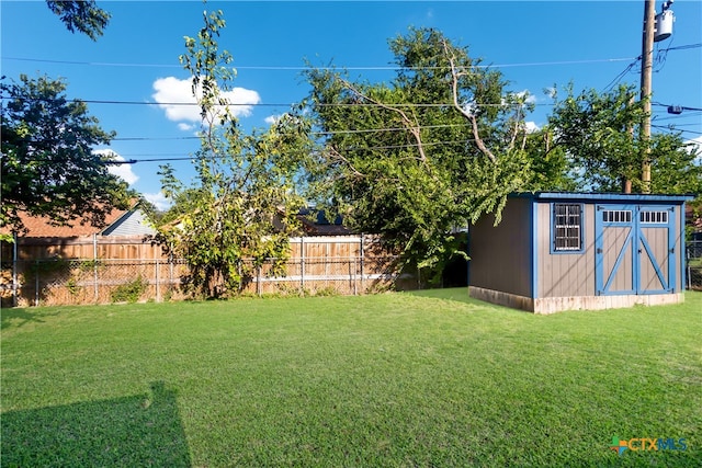 view of yard with a storage unit