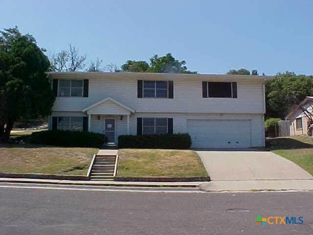 view of front of house featuring a garage and a front yard