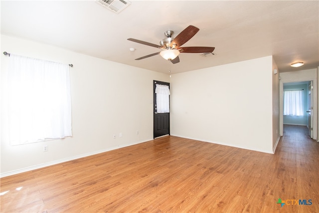 unfurnished room featuring light wood-type flooring and ceiling fan