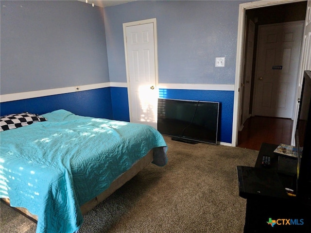 bedroom with carpet