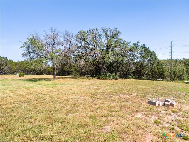 view of yard featuring a rural view