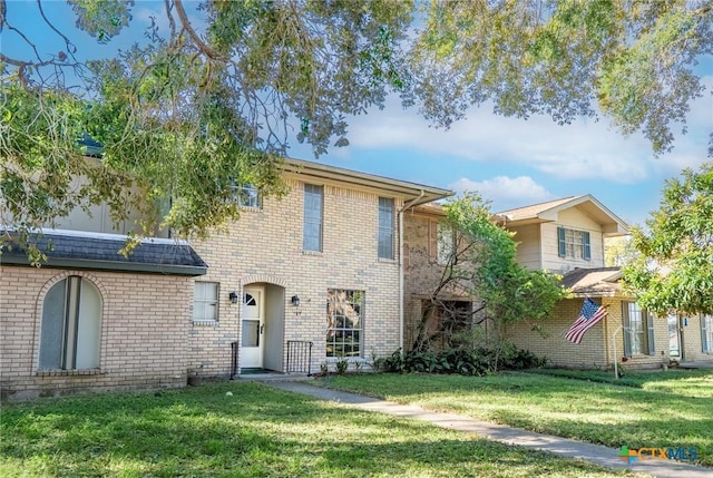 109 Westwood St, Victoria, TX 77901 - view of front facade featuring brick siding and a front yard