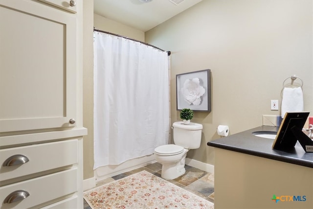 full bathroom with shower / tub combo, vanity, and toilet