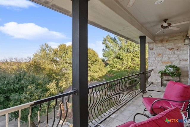 balcony featuring ceiling fan