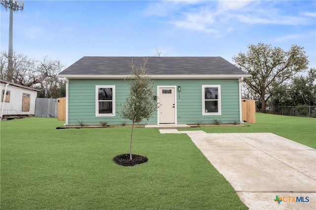 view of front of house featuring a front lawn and a patio area