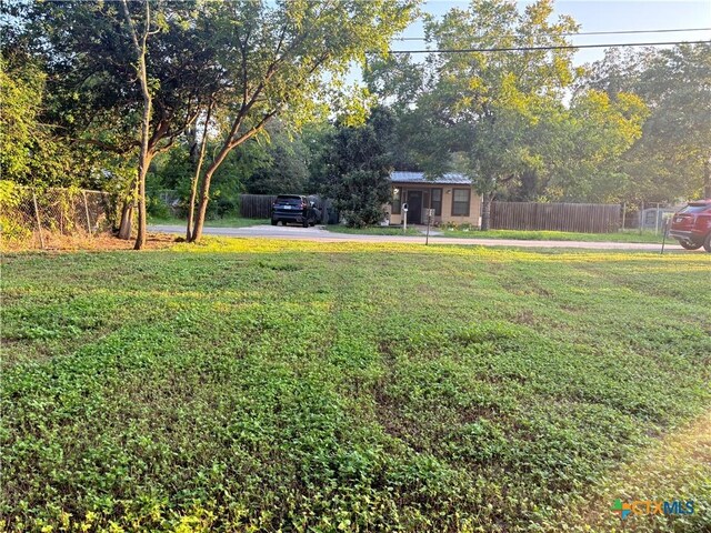 615 E Walnut St, Seguin, TX 78155