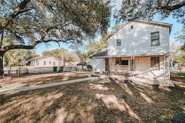 view of front of property featuring a porch