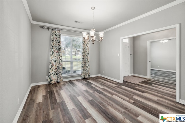 unfurnished dining area with an inviting chandelier, dark hardwood / wood-style floors, and crown molding