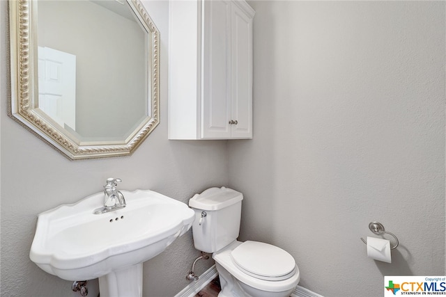 bathroom featuring toilet and sink