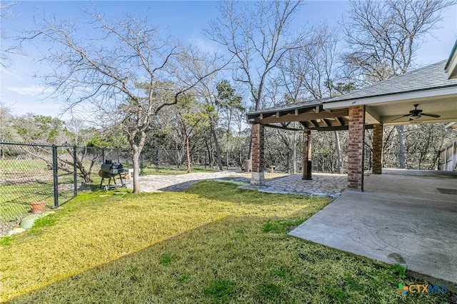 view of yard with fence and a ceiling fan