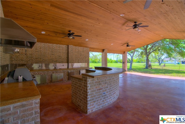 view of patio / terrace with an outdoor kitchen and ceiling fan