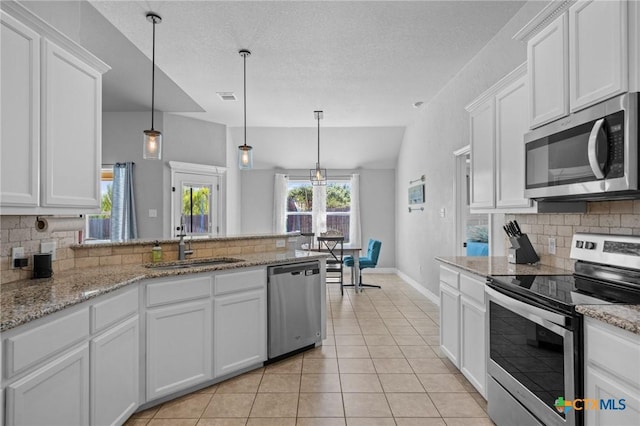10103 Taylor Renee Dr, Killeen, TX 76542 - kitchen with appliances with stainless steel finishes, decorative backsplash, white cabinetry, and a textured ceiling