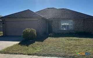 view of front facade featuring a garage and a front lawn