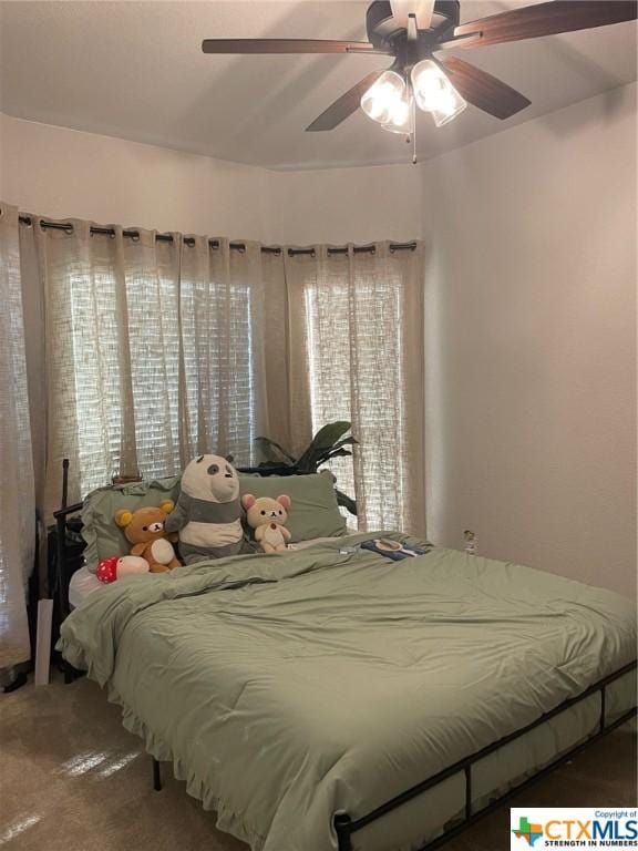 bedroom with ceiling fan