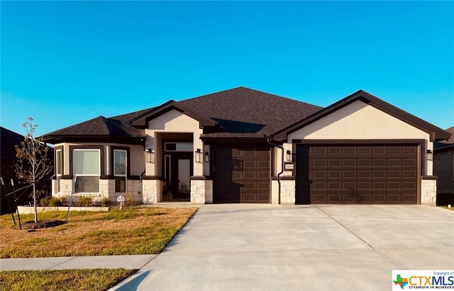 view of front of house featuring a front yard and a garage