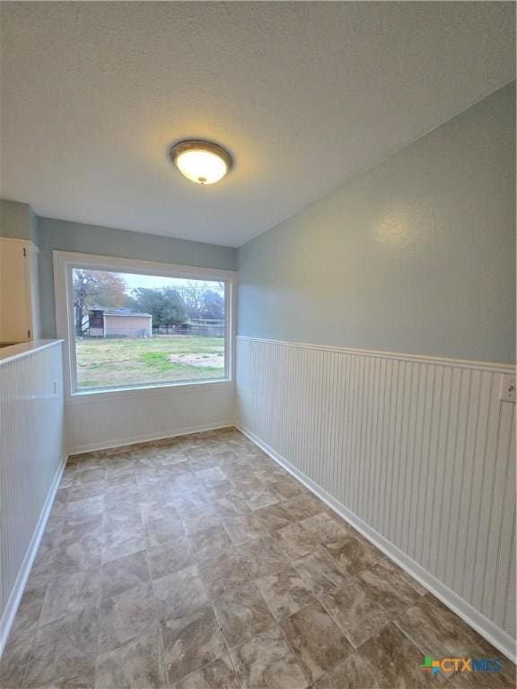 empty room featuring a textured ceiling