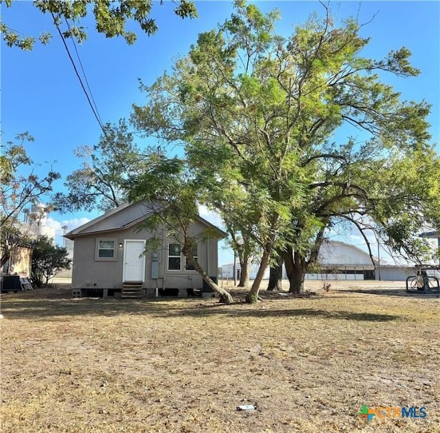 exterior space with a yard