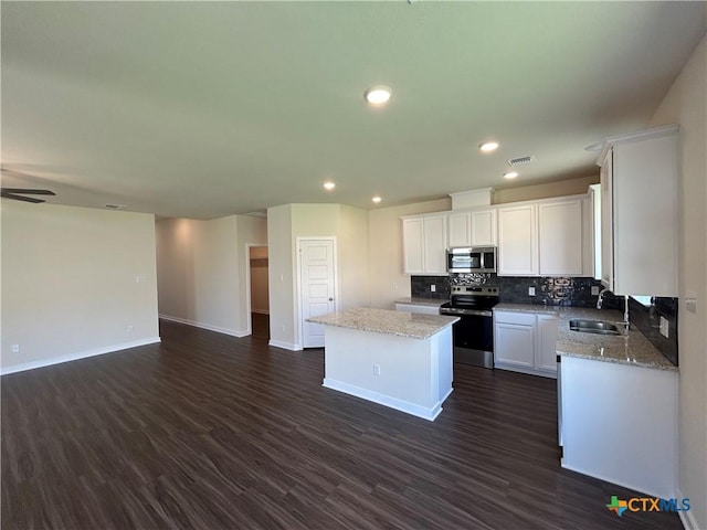 250 Wind Ridge Dr, Copperas Cove, TX 76522 - kitchen featuring a sink, open floor plan, dark wood-style flooring, stainless steel appliances, and a kitchen island