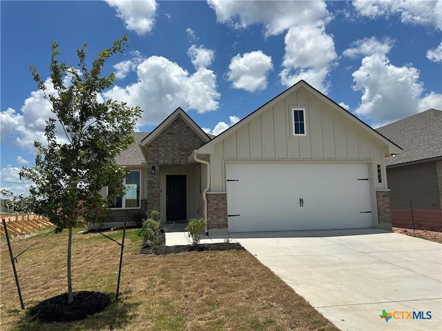 907 James Parker Cir, Killeen, TX 76542 - craftsman-style house with board and batten siding, driveway, a garage, and roof with shingles