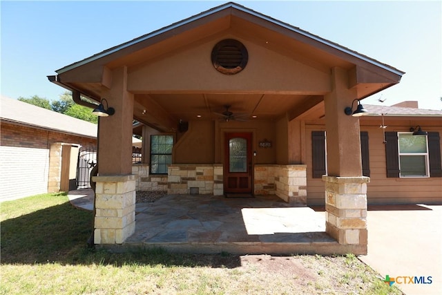 view of patio featuring a ceiling fan