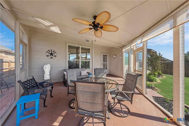 sunroom featuring ceiling fan