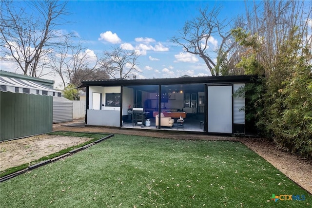 721 W Kings Hwy, San Antonio, TX 78212 - back of house with an outdoor hangout area