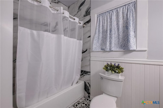 721 W Kings Hwy, San Antonio, TX 78212 - bathroom featuring shower / bath combo, toilet, and a wainscoted wall