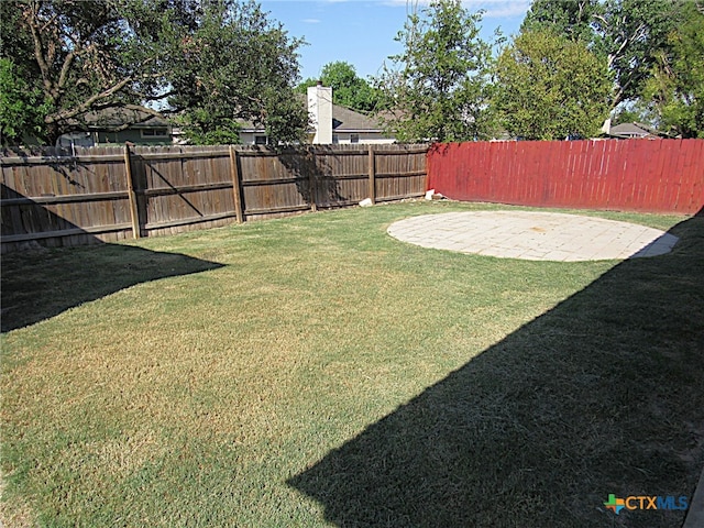 view of yard with a patio area