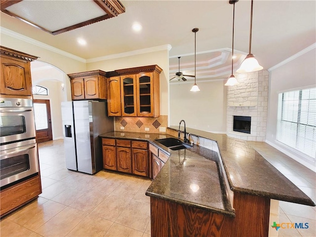 6409 Jovana Dr, Killeen, TX 76542 - kitchen featuring appliances with stainless steel finishes, a peninsula, crown molding, ceiling fan, and brown cabinetry
