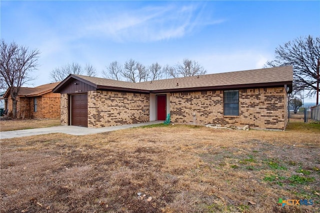 ranch-style home featuring a garage