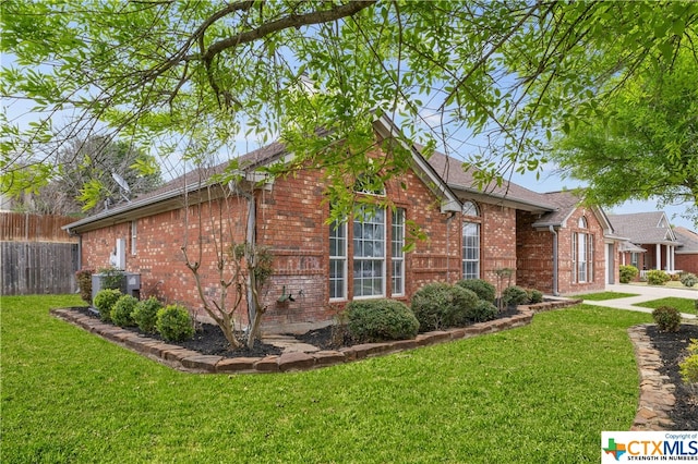 view of front of house with a front yard