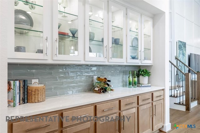 221 Dycus Bnd, Liberty Hill, TX 78642 - bar area with light wood finished floors and backsplash