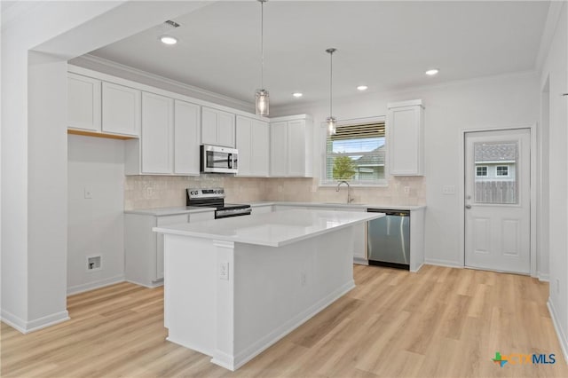 607 Killam Dr, Temple, TX 76502 - kitchen featuring appliances with stainless steel finishes, light wood-style flooring, white cabinets, tasteful backsplash, and recessed lighting