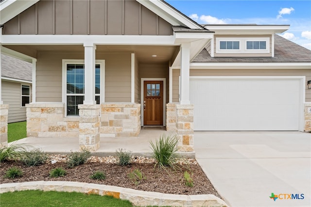 view of front facade with a garage