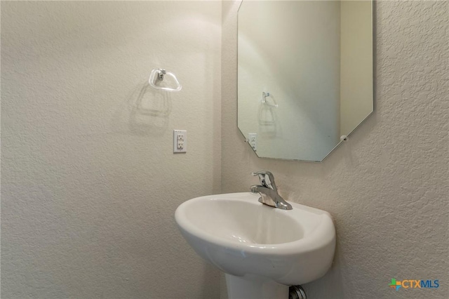 bathroom featuring sink