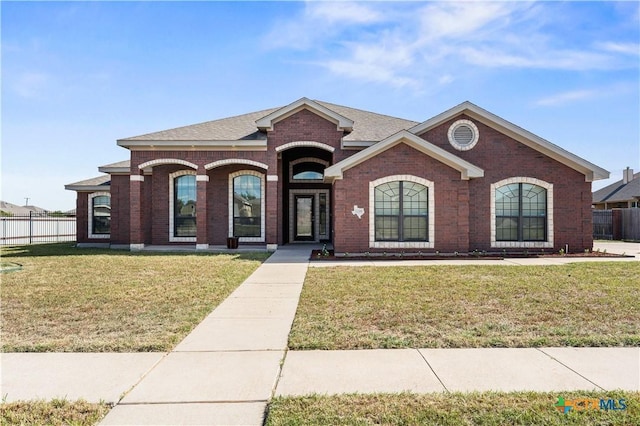 view of front facade featuring a front yard