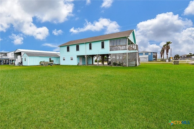 16 Peggy St, Palacios, TX 77465 - rear view of house with a yard