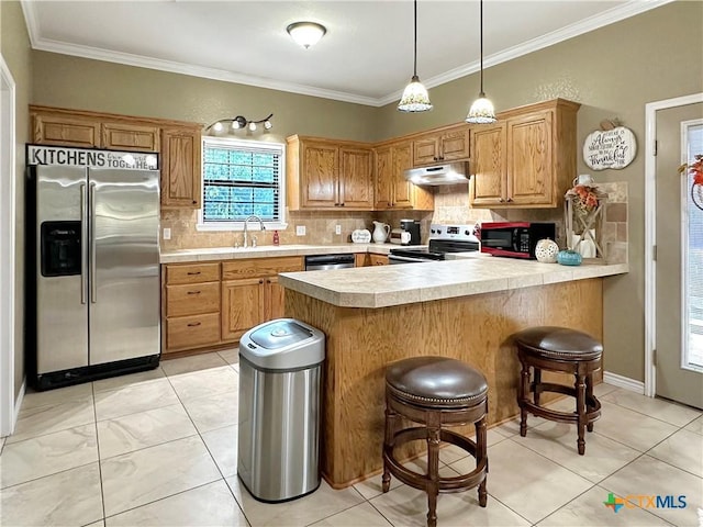 720 E Travis St, Luling, TX 78648 - kitchen with stainless steel appliances, under cabinet range hood, backsplash, light countertops, and crown molding
