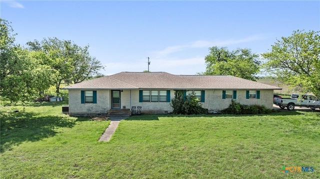 view of front of home with a front lawn and brick siding