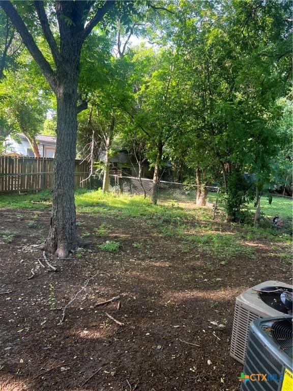 410 Railroad St, San Marcos, TX 78666 - view of yard