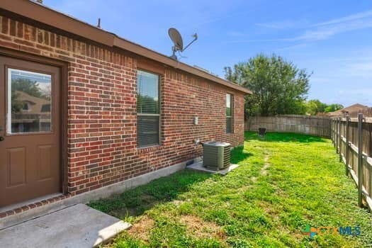 view of yard featuring cooling unit