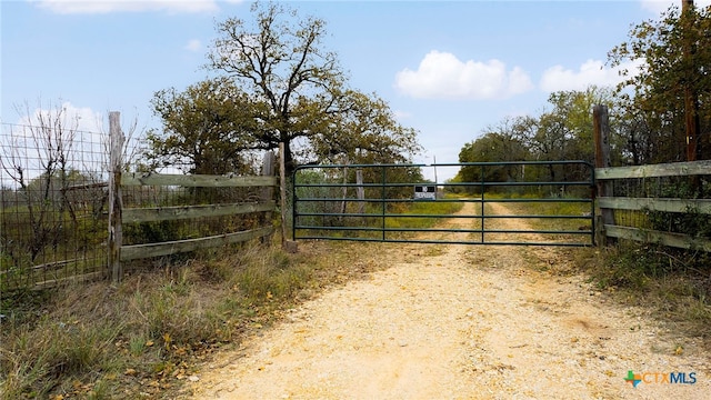 2124 Bugtussle Ln, Luling, TX 78648