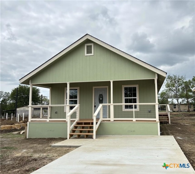 708 E 5th St, Nixon, TX 78140 - view of front of home with covered porch